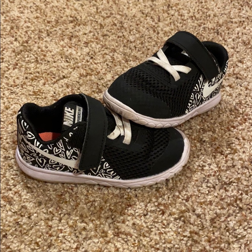 Toddler Girls Nike shoes